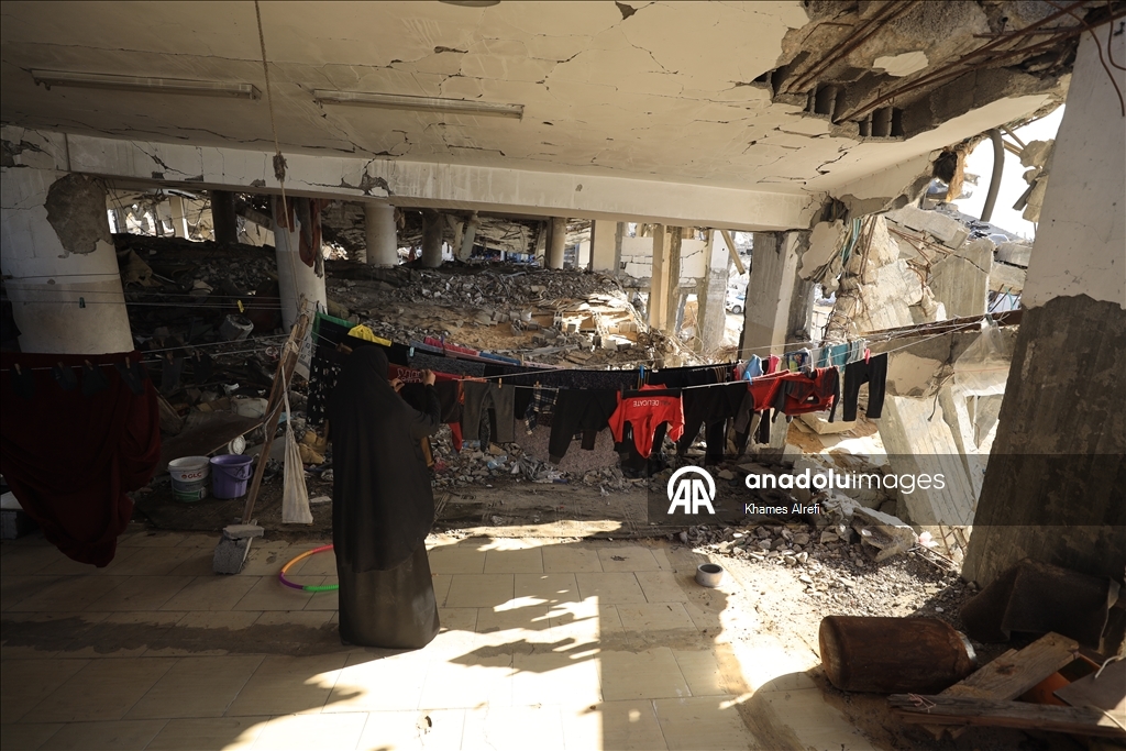 Палестинская семья опасается обрушения крыши из-за дождей