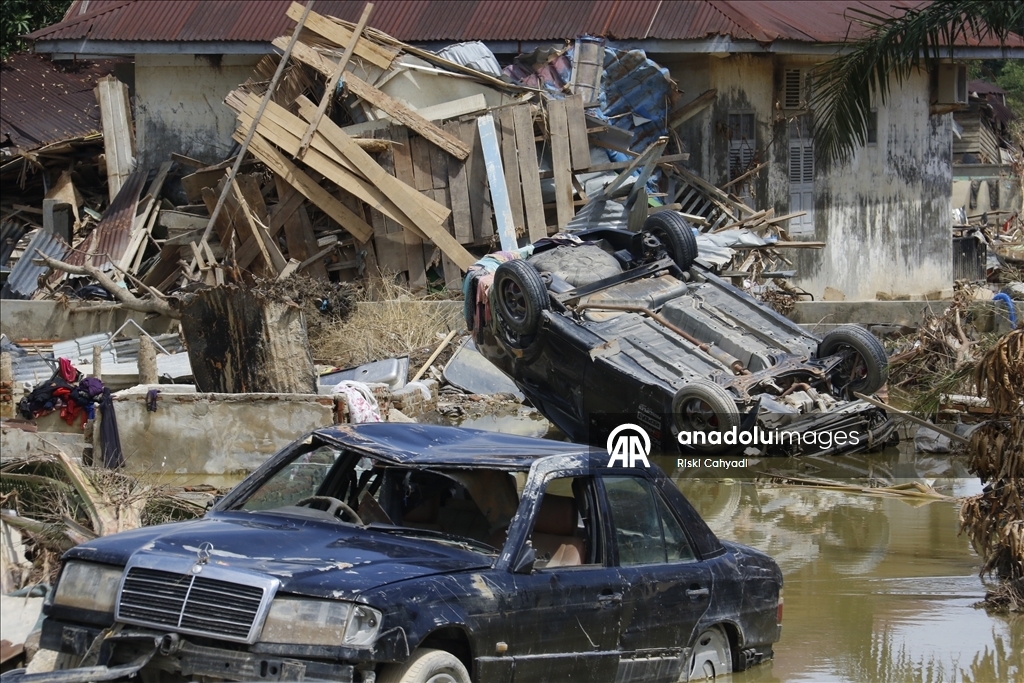 В Индонезии число погибших из-за стихийных бедствий превысило 900 человек 5