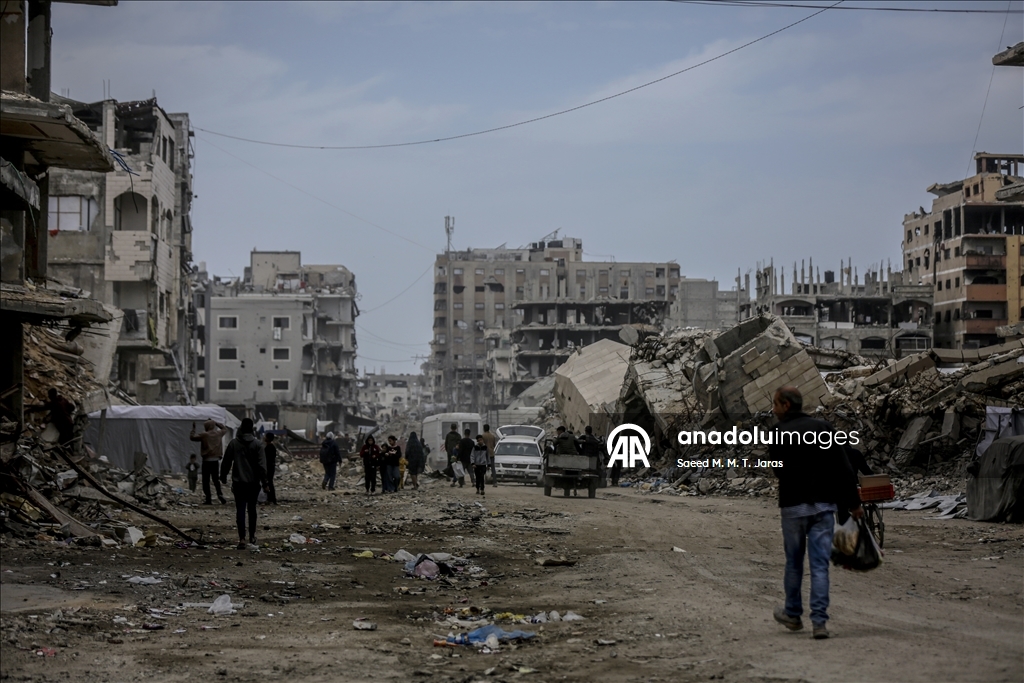 İsrail’in harabeye çevirdiği Gazze kentindeki Şeyh Rıdvan Mahallesi’nde günlük yaşam