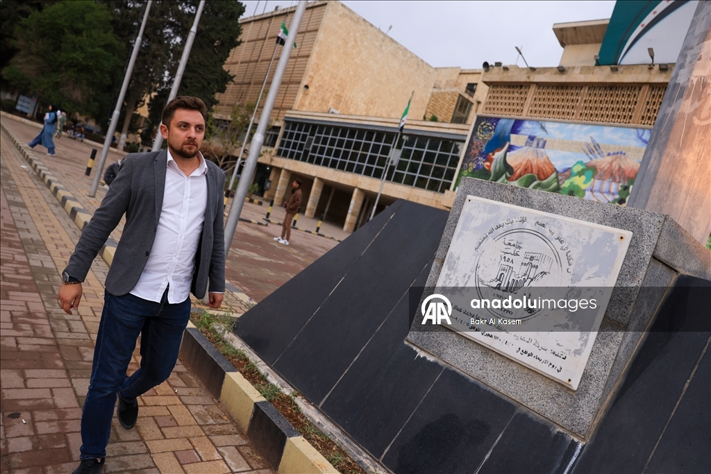 بذكرى إسقاط البعث.. سوريون يستعيدون "ذكريات الألم ولحظات التحرير"