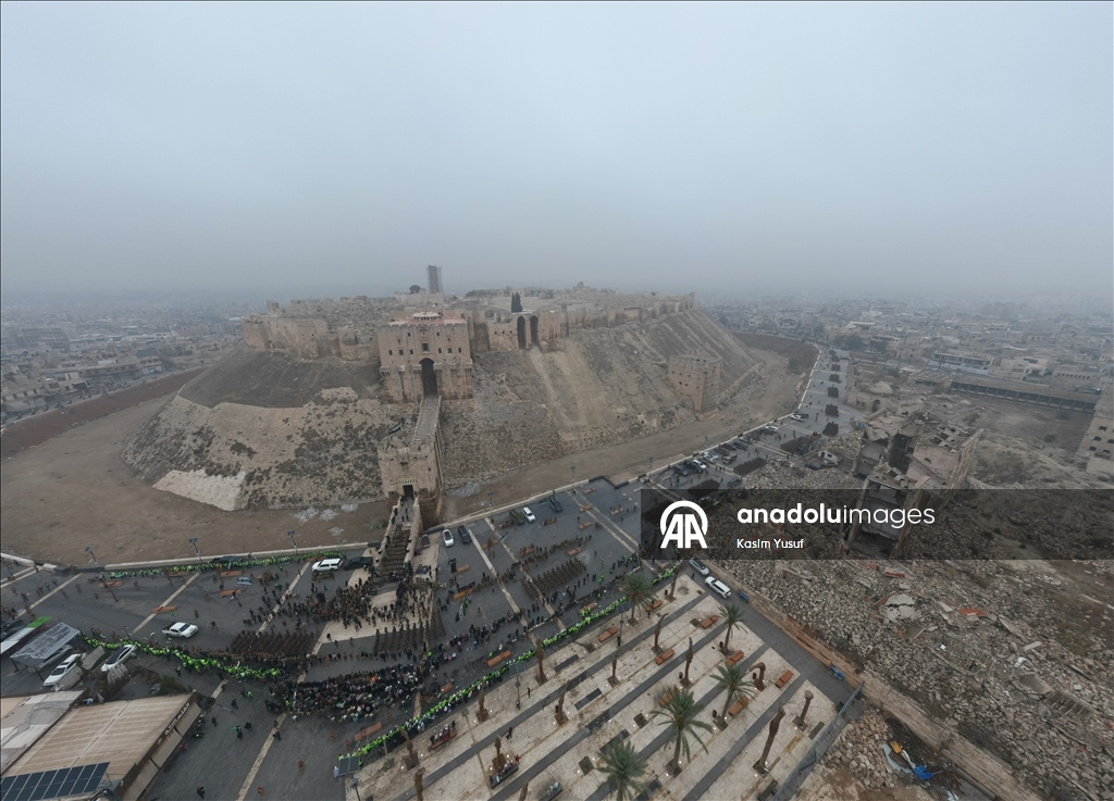 عروض عسكرية في سوريا احتفالا بالذكرى الأولى لإسقاط الأسد