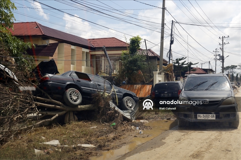 В Индонезии число погибших из-за стихийных бедствий превысило 900 человек 9