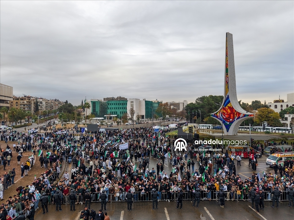 Сирийский народ отмечает первую годовщину свержения 61-летнего режима Баас 1