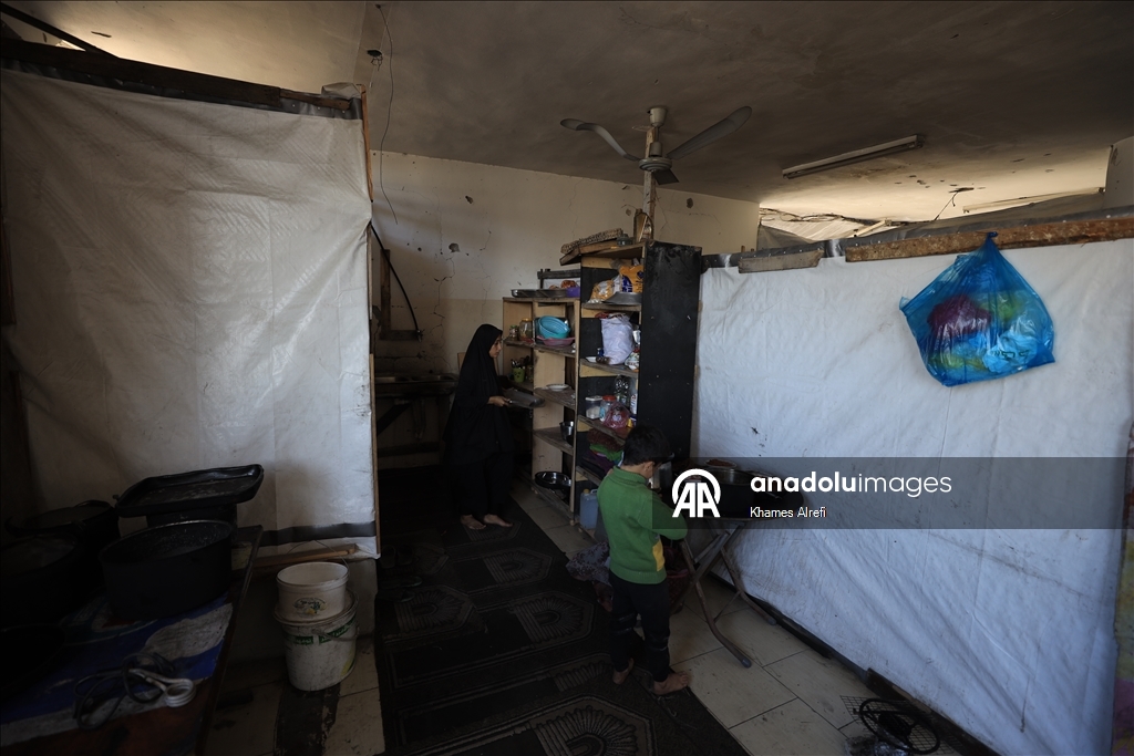 Палестинская семья опасается обрушения крыши из-за дождей