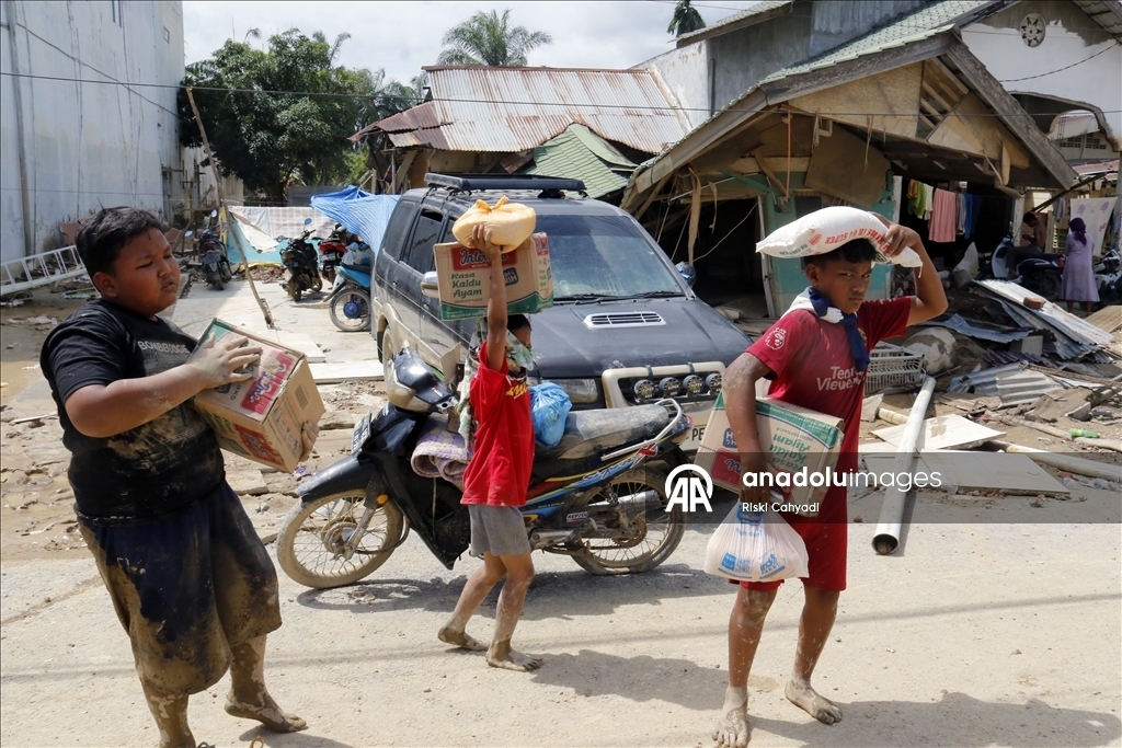 В Индонезии число погибших из-за стихийных бедствий превысило 900 человек 1