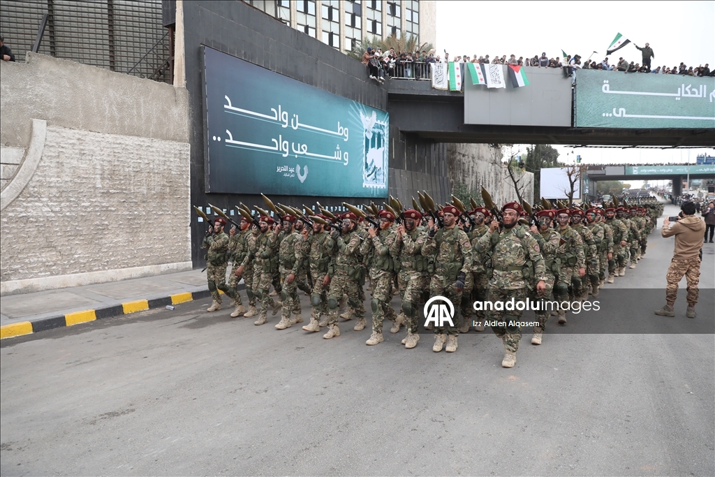 عروض عسكرية في سوريا احتفالا بالذكرى الأولى لإسقاط الأسد