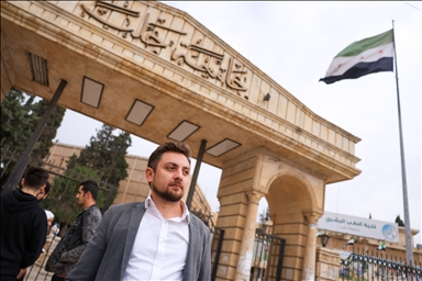 بذكرى إسقاط البعث.. سوريون يستعيدون "ذكريات الألم ولحظات التحرير"