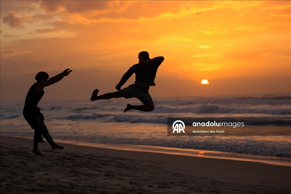 Жизнь в тени разрушений в Газе 11