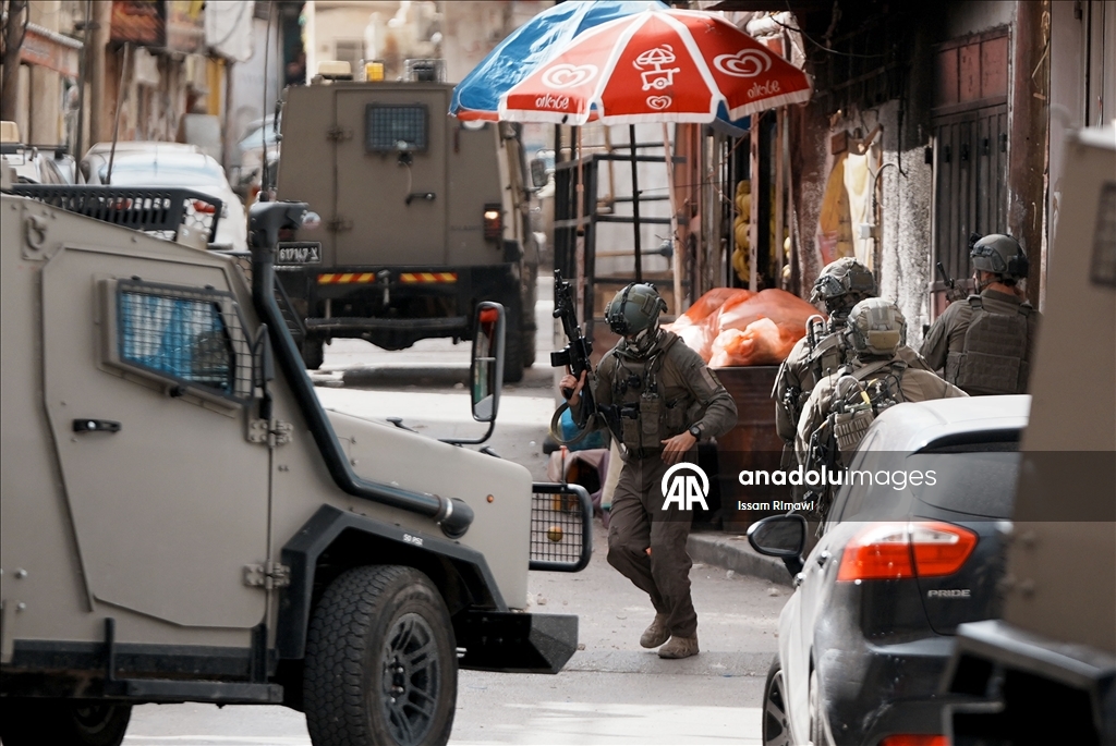 İsrail güçleri, Batı Şeria'daki Amari Mülteci Kampı'na baskın düzenledi