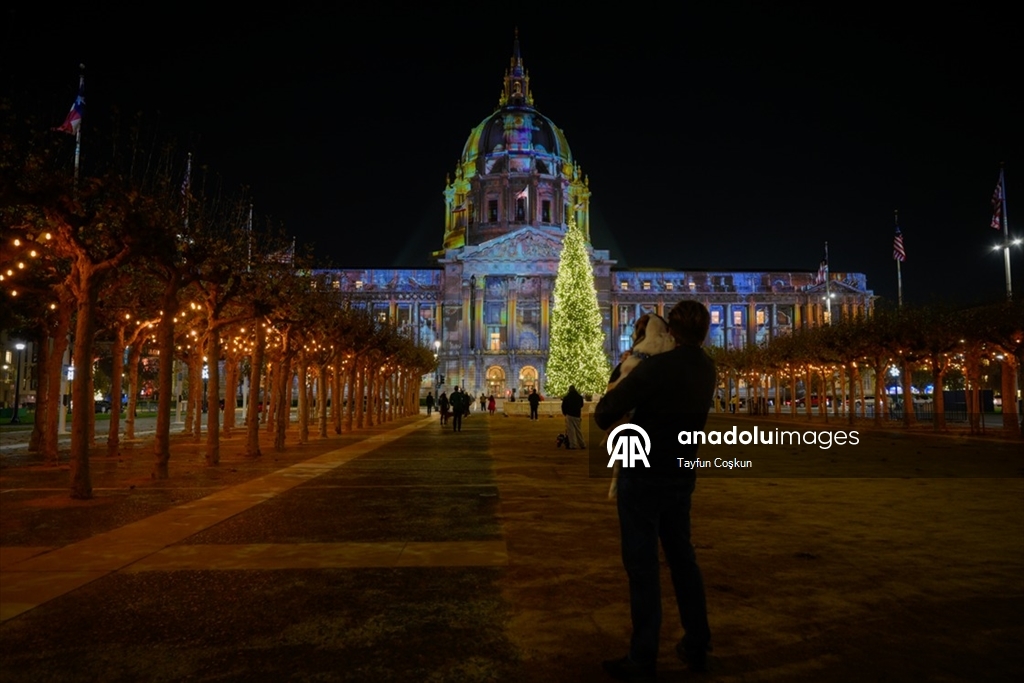 San Francisco Belediye Binası, festival kapsamında ışıklandırıldı