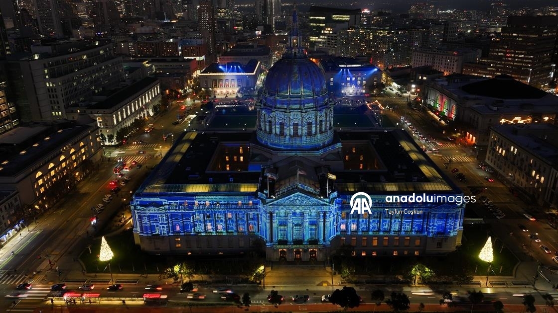 San Francisco Belediye Binası, festival kapsamında ışıklandırıldı
