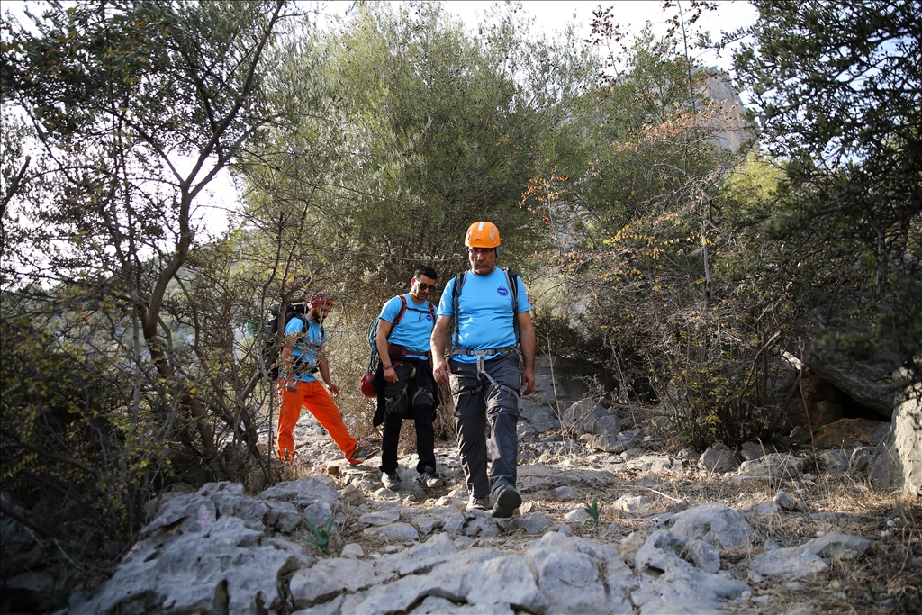 Sarp kayalarla çevrili Kapıkaya Kanyonu kışın da tırmanış tutkunlarını ağırlıyor