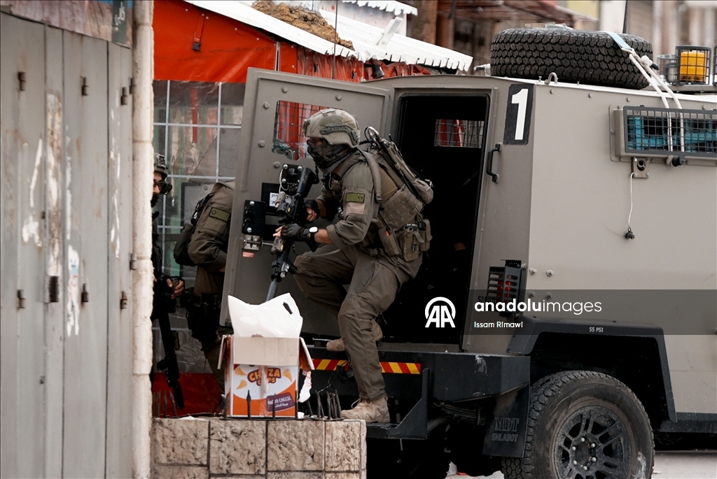 İsrail güçleri, Batı Şeria'daki Amari Mülteci Kampı'na baskın düzenledi