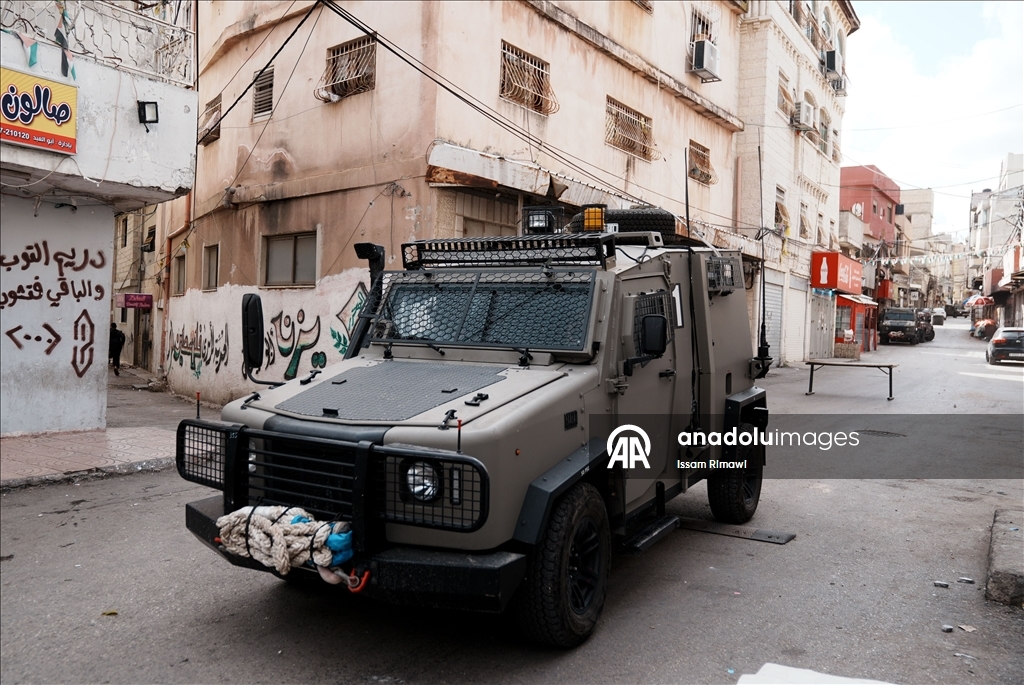 İsrail güçleri, Batı Şeria'daki Amari Mülteci Kampı'na baskın düzenledi