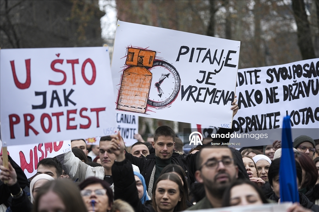 Studenti pred Vladom KS traže sistemsko rješavanje problema u domovima