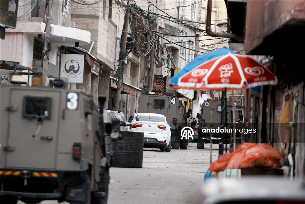 İsrail güçleri, Batı Şeria'daki Amari Mülteci Kampı'na baskın düzenledi