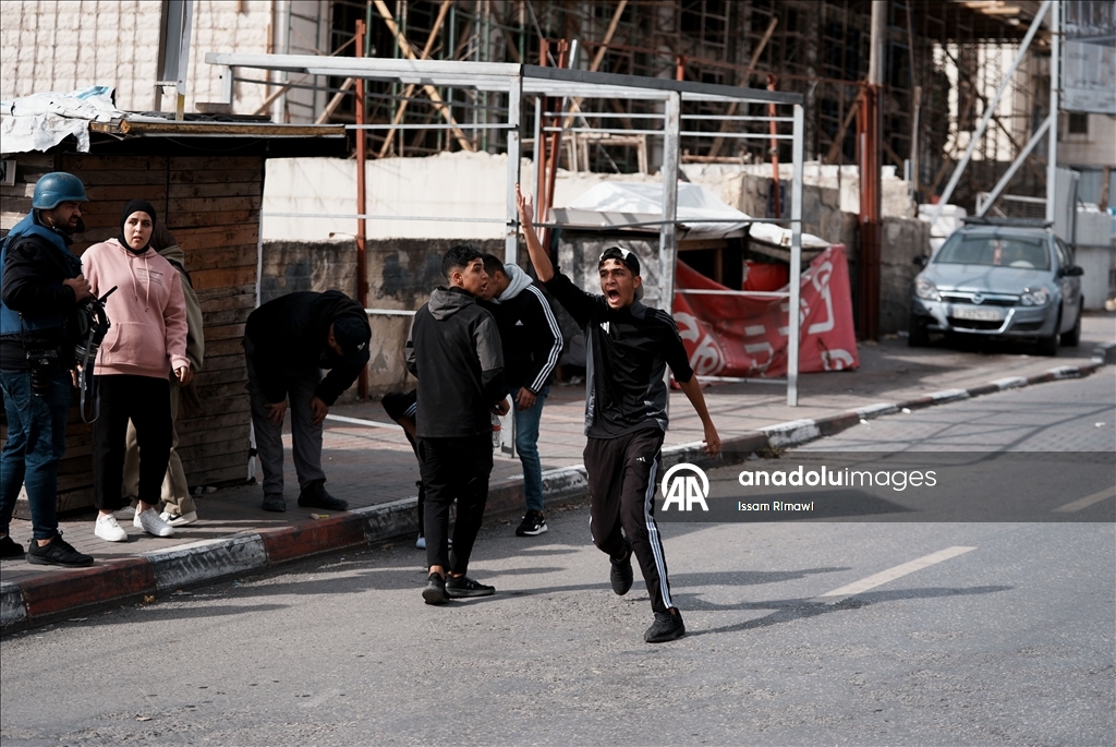 İsrail güçleri, Batı Şeria'daki Amari Mülteci Kampı'na baskın düzenledi