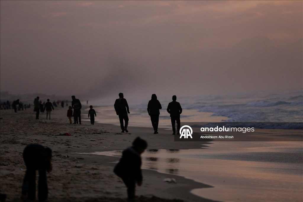 Жизнь в тени разрушений в Газе 9