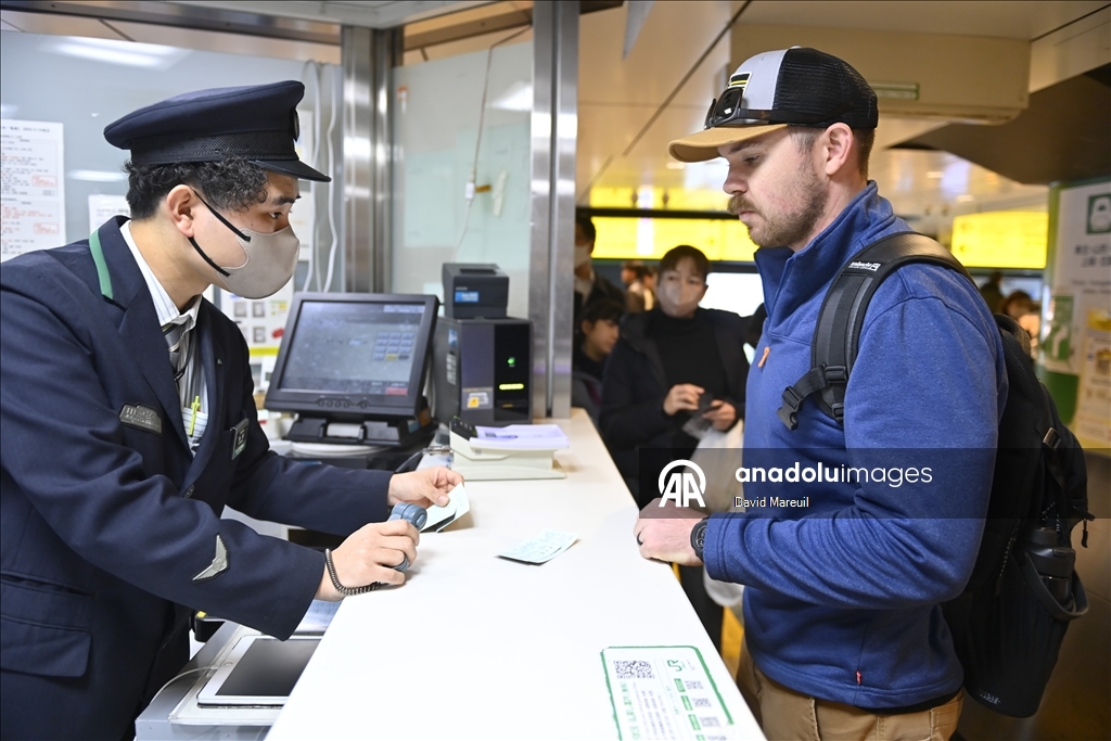 В Японии приостановили движение поездов из-за мощного землетрясения