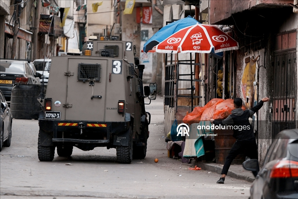 İsrail güçleri, Batı Şeria'daki Amari Mülteci Kampı'na baskın düzenledi