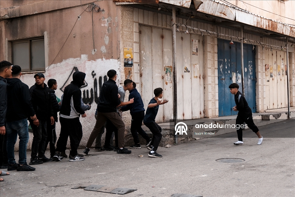 İsrail güçleri, Batı Şeria'daki Amari Mülteci Kampı'na baskın düzenledi