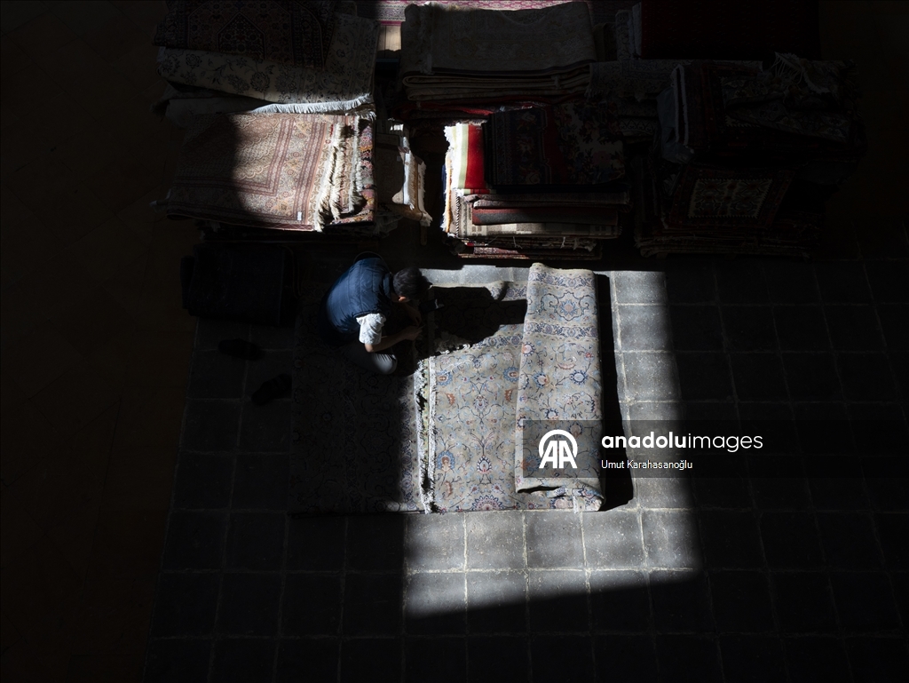 Carpet tradition continues in Tehran's Grand Bazaar
