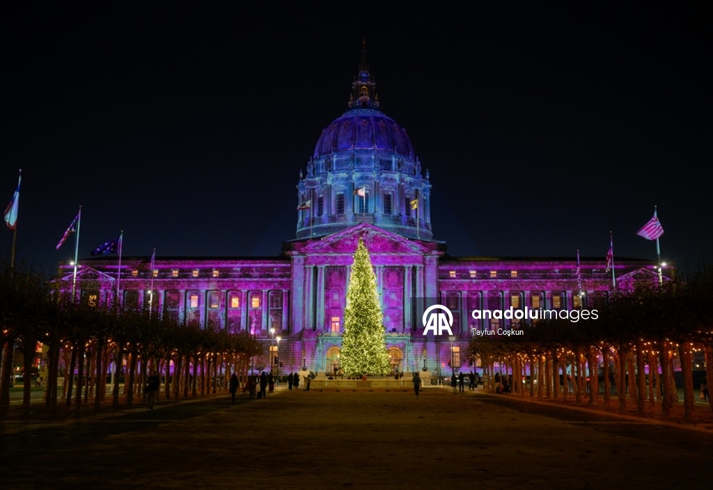 San Francisco Belediye Binası, festival kapsamında ışıklandırıldı