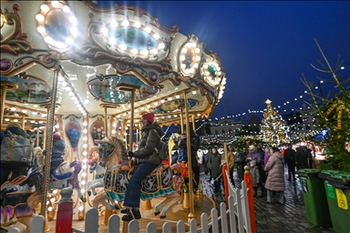 На Ратушной площади Таллинна установили рождественскую елку