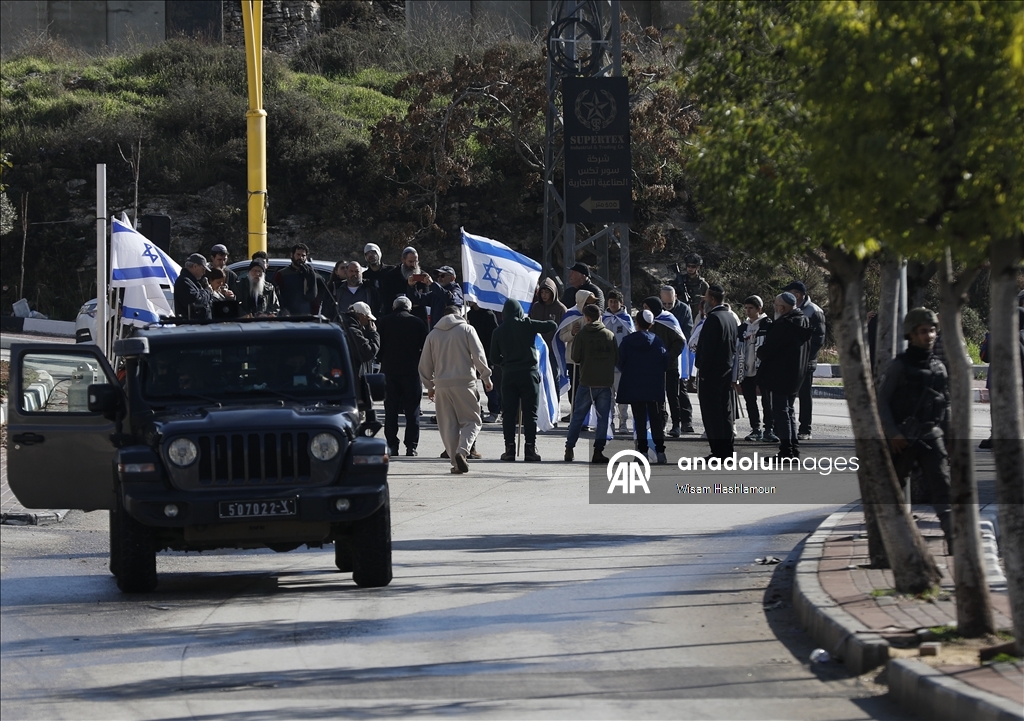 Filistin topraklarını gasbeden İsrailliler, Kayzun bölgesine baskın düzenledi
