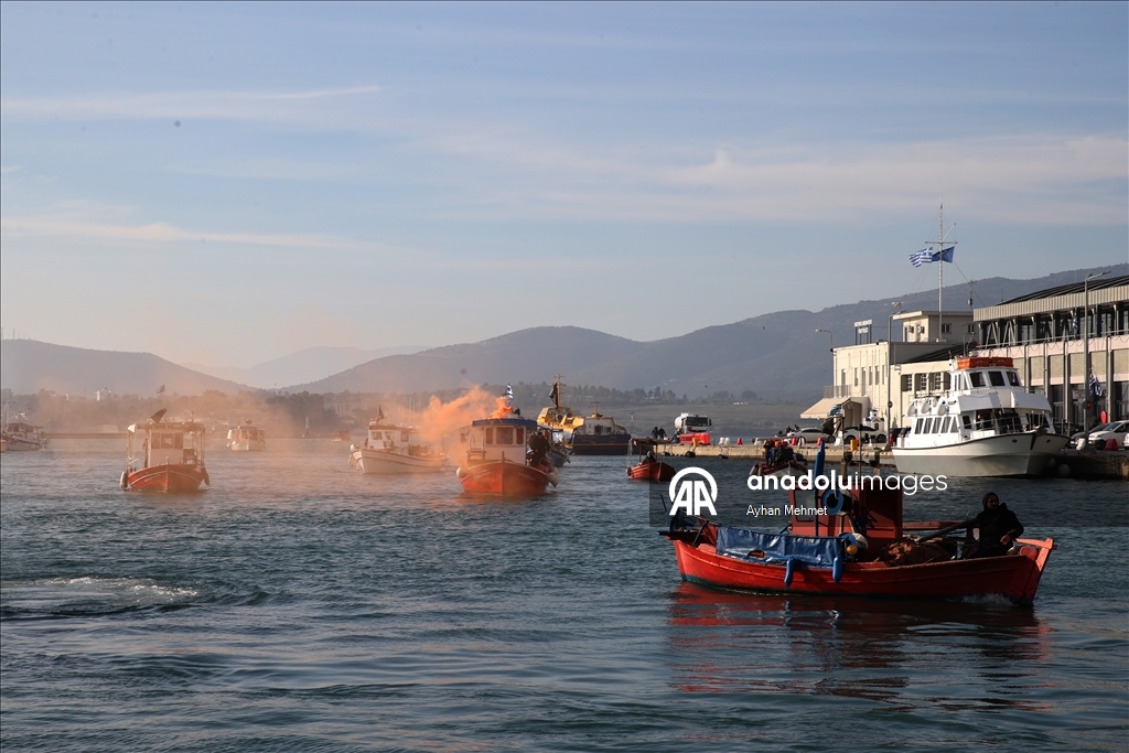 Yunanistan'da çiftçiler, Volos Limanı'nı ulaşıma kapattı