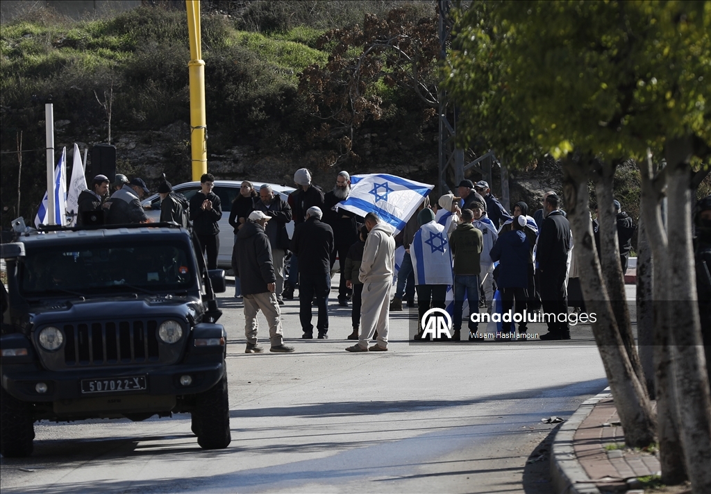 Filistin topraklarını gasbeden İsrailliler, Kayzun bölgesine baskın düzenledi