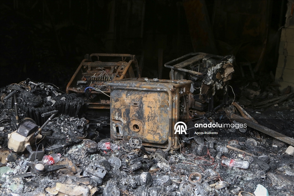 Endonezya'da 7 katlı binada çıkan yangında 22 kişi öldü