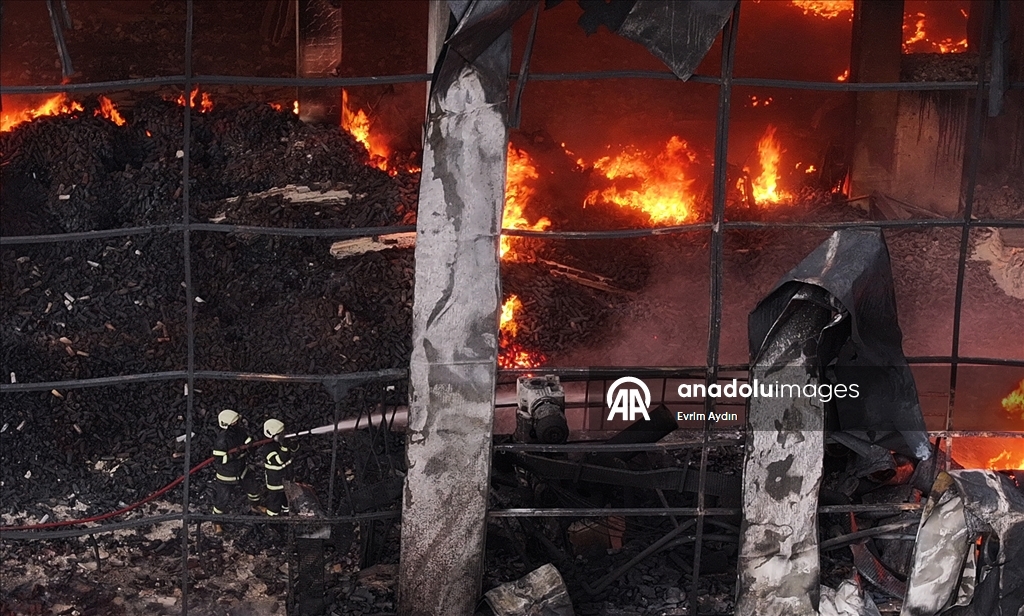 Kırıkkale OSB'de bir fabrikada çıkan yangına müdahale ediliyor