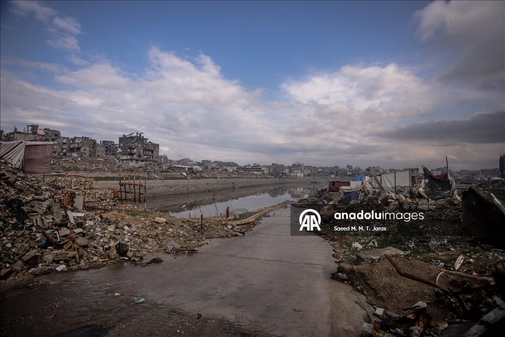 Displaced Palestinians in Gaza struggle against harsh weather conditions in tents
