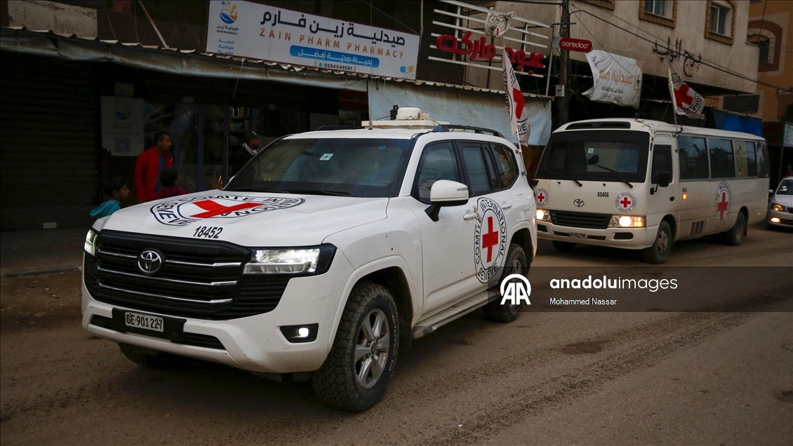 İsrail'in serbest bıraktığı Filistinli esirler Deyr Belah'a getirildi