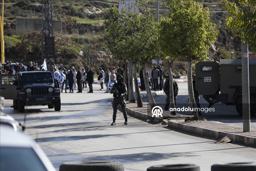 Filistin topraklarını gasbeden İsrailliler, Kayzun bölgesine baskın düzenledi