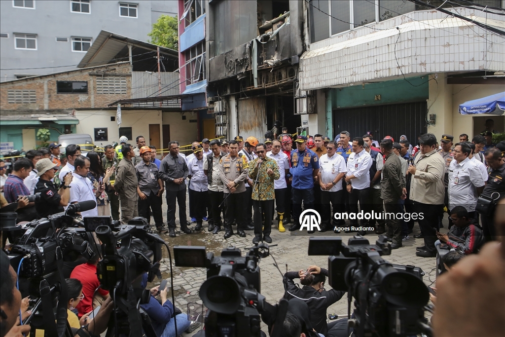 Endonezya'da 7 katlı binada çıkan yangında 22 kişi öldü