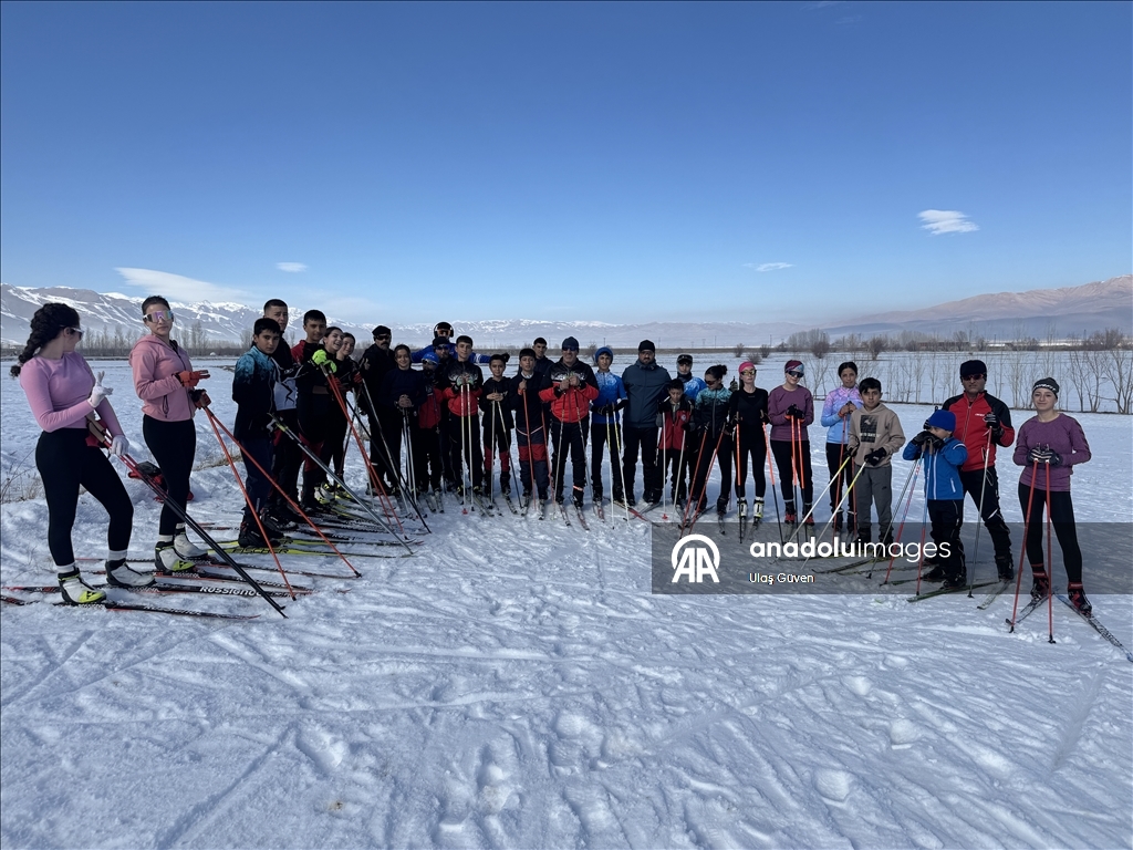 Kaşûvanên ji Hekariyê li ser berfê xwe ji pêşbirkan ra amade dikin