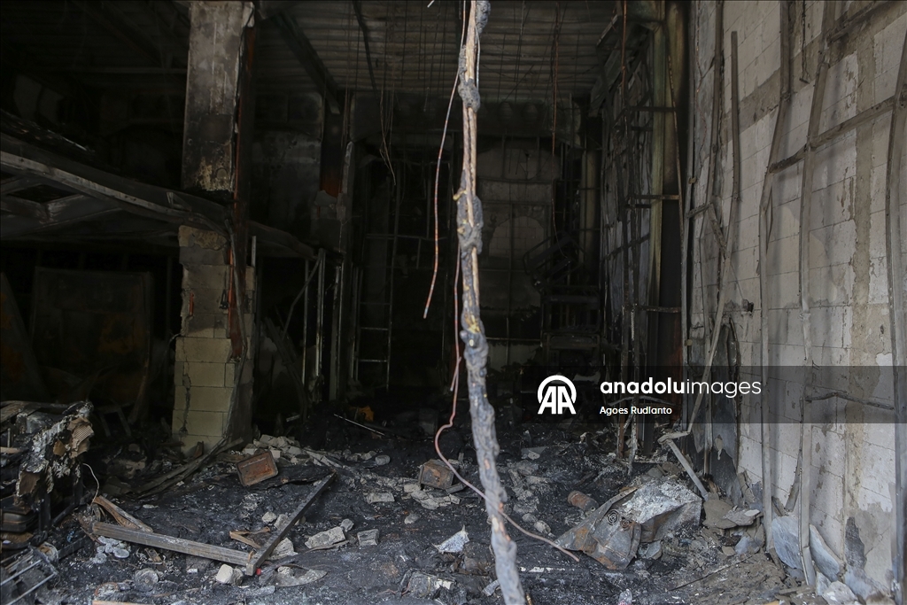 Endonezya'da 7 katlı binada çıkan yangında 22 kişi öldü