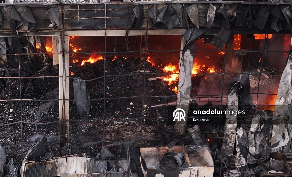 Kırıkkale OSB'de bir fabrikada çıkan yangına müdahale ediliyor