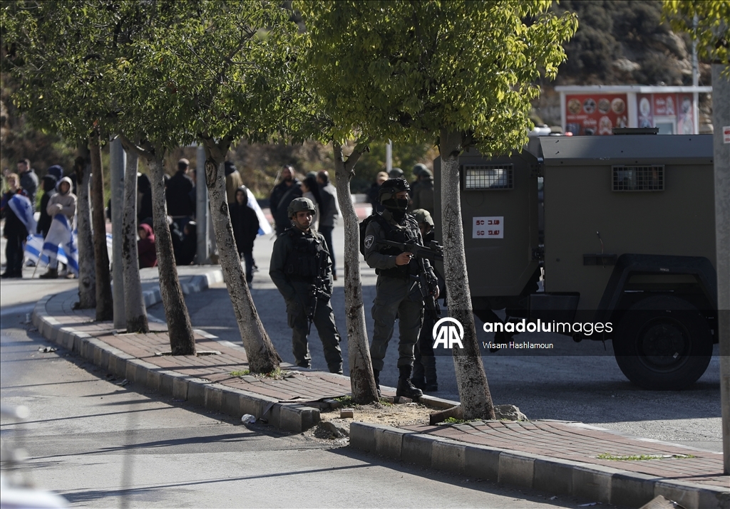 Filistin topraklarını gasbeden İsrailliler, Kayzun bölgesine baskın düzenledi