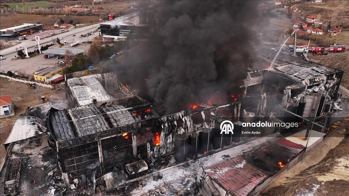 Kırıkkale OSB'de bir fabrikada çıkan yangına müdahale ediliyor