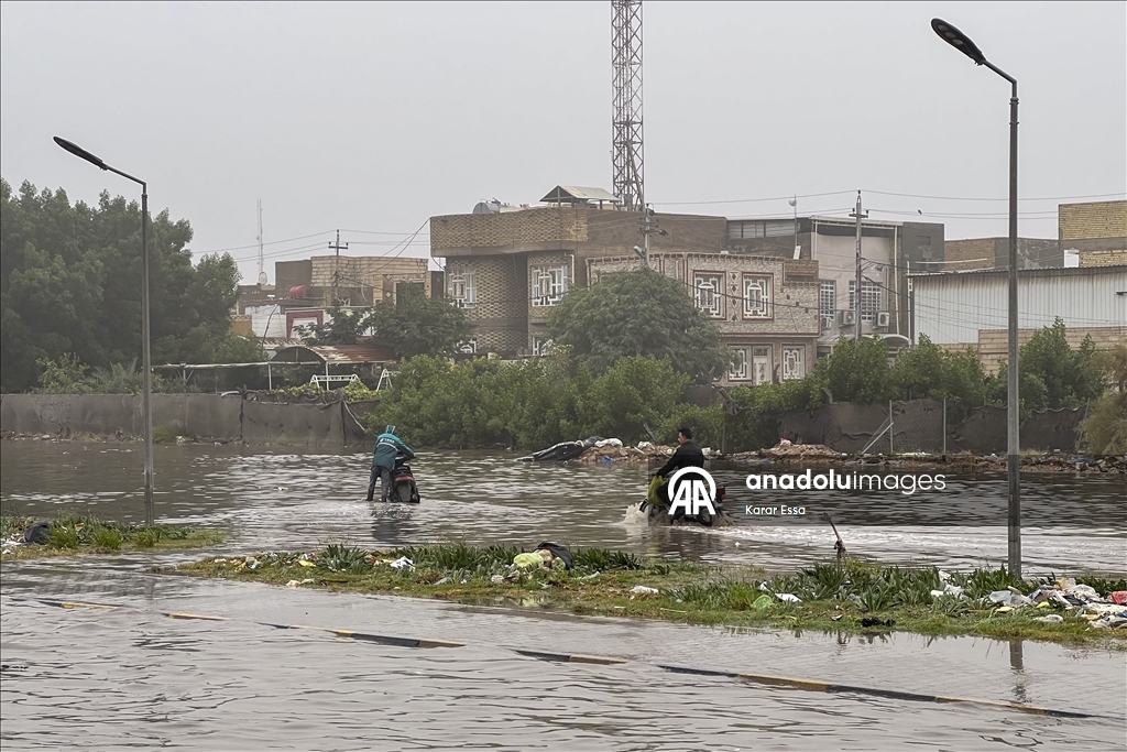 Irak'ta sağanak yağış hayatı olumsuz etkiledi