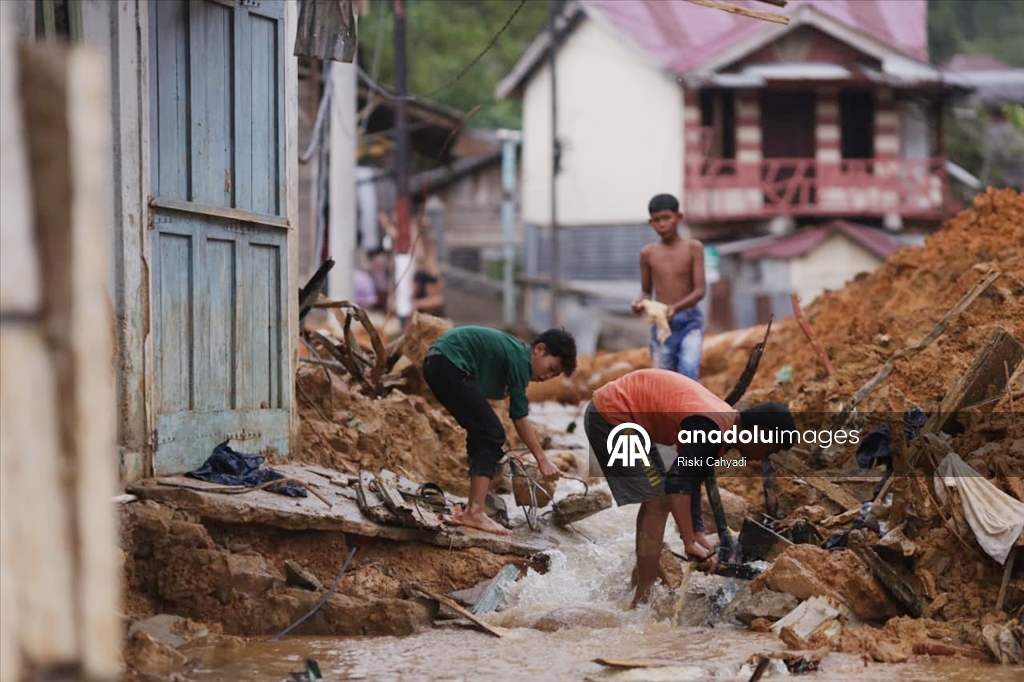 Flash floods and landslides in Sumatra