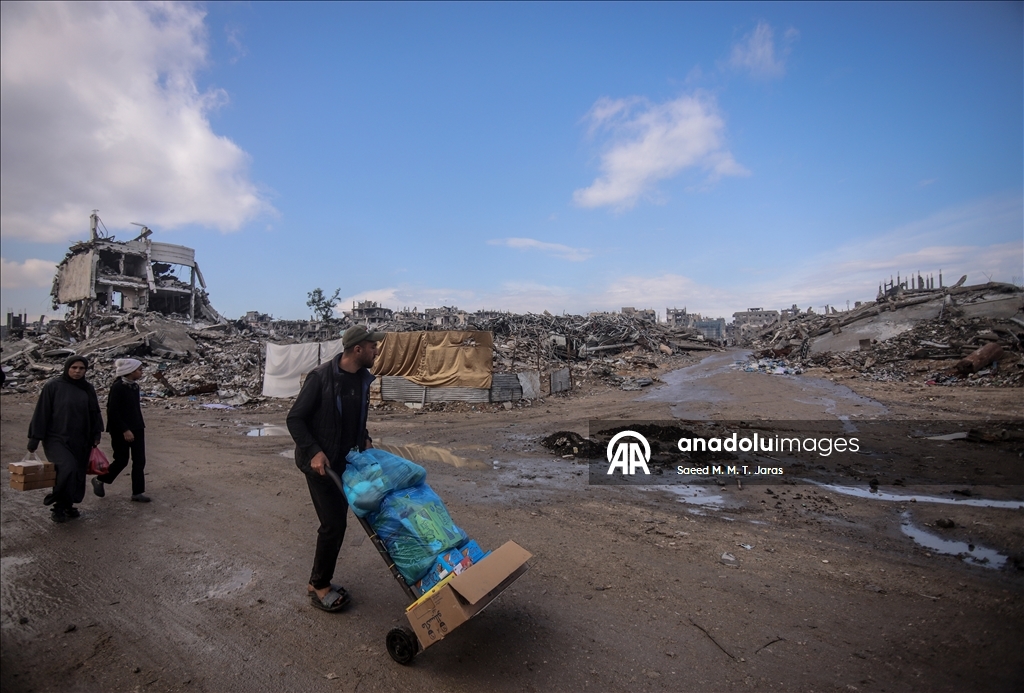 Displaced Palestinians in Gaza struggle against harsh weather conditions in tents