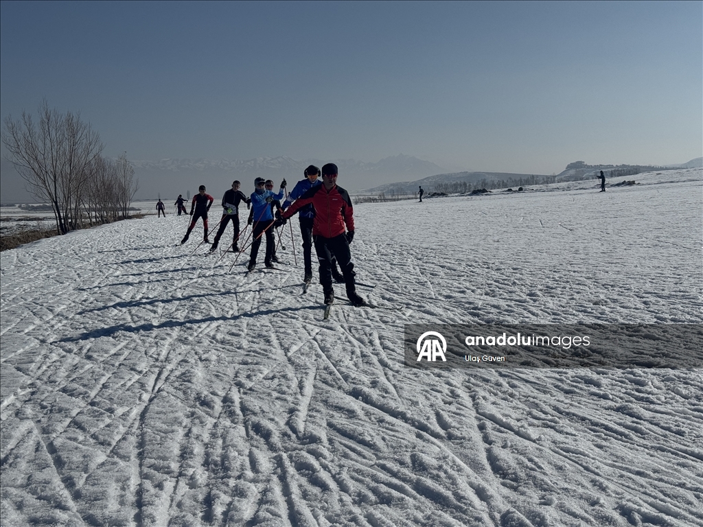 Kaşûvanên ji Hekariyê li ser berfê xwe ji pêşbirkan ra amade dikin