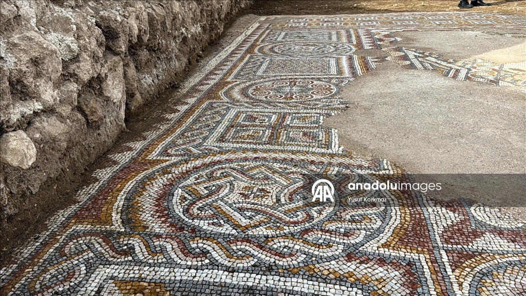 Hadrianopolis Antik Kenti'nde zemini mozaiklerle süslenmiş kabul salonu gün yüzüne çıkarıldı