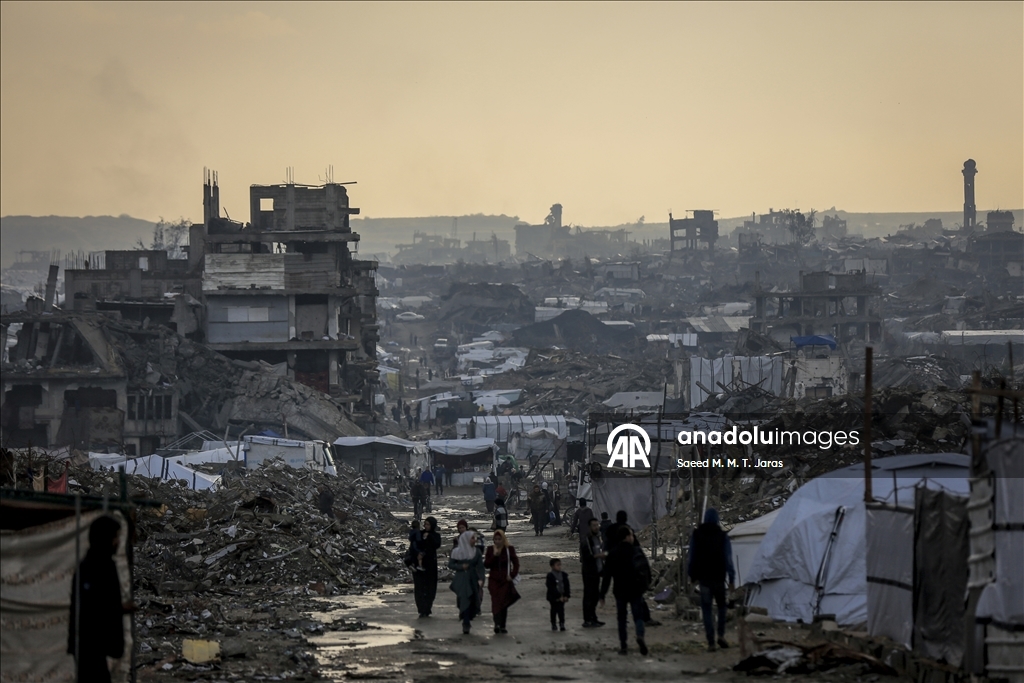 Displaced Palestinians in Gaza struggle against harsh weather conditions in tents
