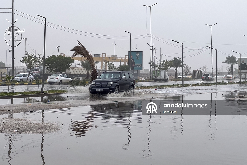 Irak'ta sağanak yağış hayatı olumsuz etkiledi