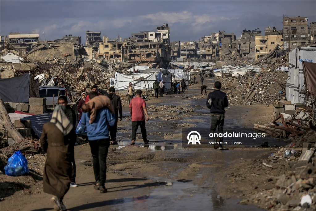 Displaced Palestinians in Gaza struggle against harsh weather conditions in tents